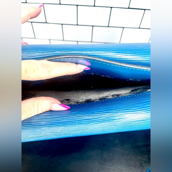 Authentic Vintage LOUIS VUITTON Epi Grenelle Toledo - Picture 13 of 14